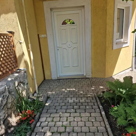 Zsuzsanna Haz Konukevi